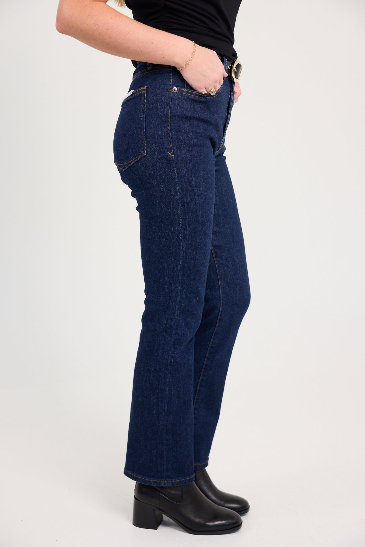 Good American Good Legs Straight Jeans