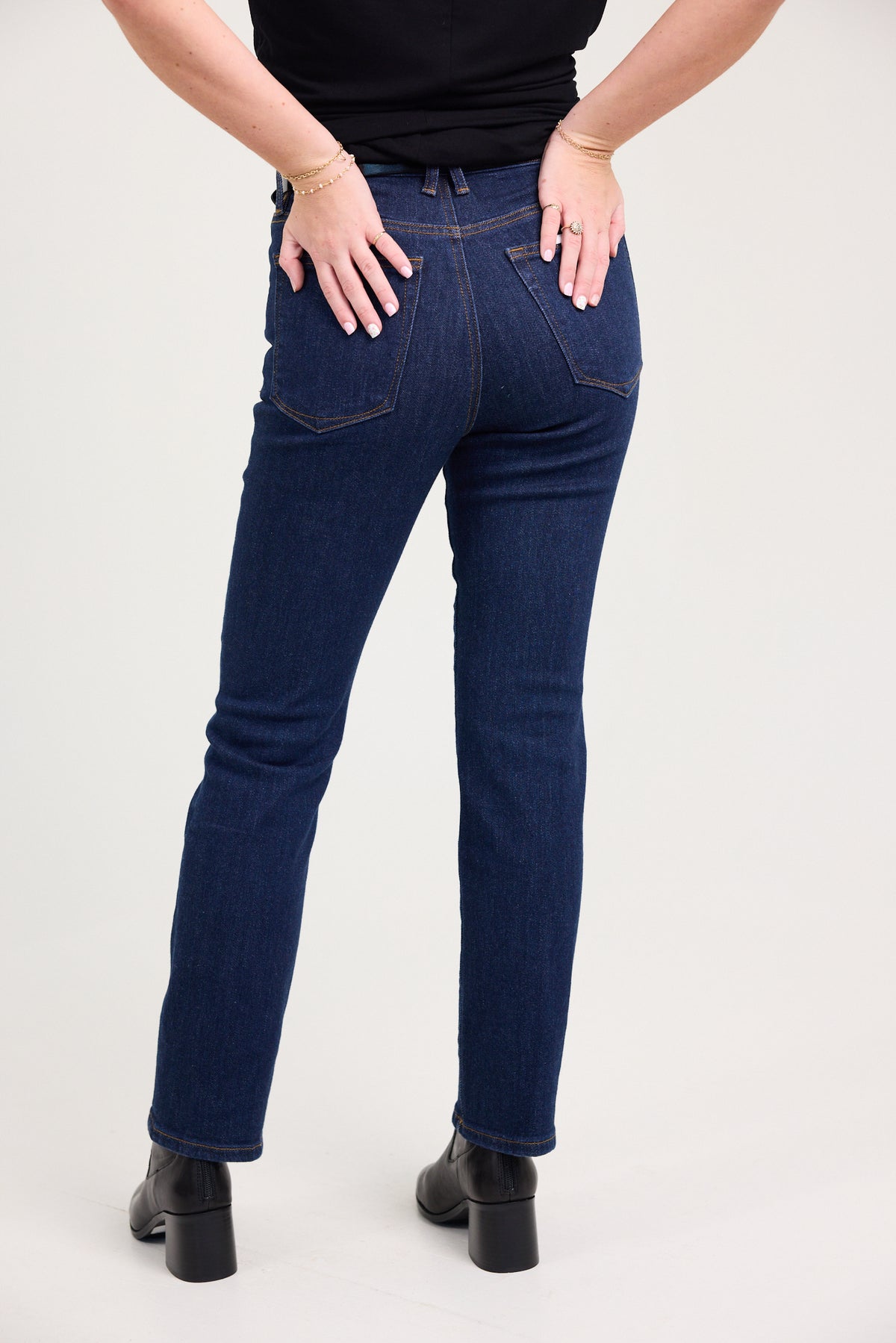 Good American Good Legs Straight Jeans