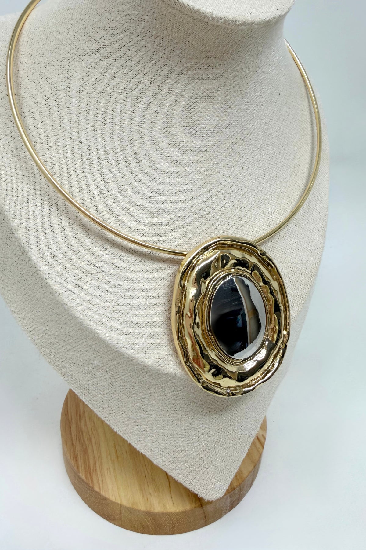 The Very Vintage Sculpted Collar Necklace