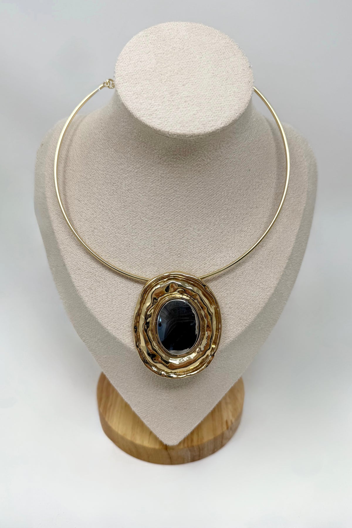 The Very Vintage Sculpted Collar Necklace
